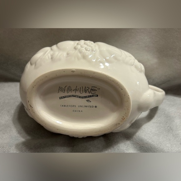 Nature Hand crafted Gravy boat. By Tabletops Unlimited - Picture 4 of 8